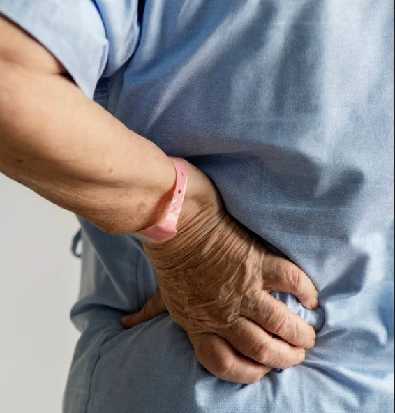 烈日下未補充水分　碼頭工人中暑引發急性腎衰竭