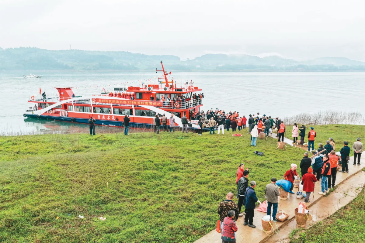 載菜載溫情 背簍輪渡啟新航