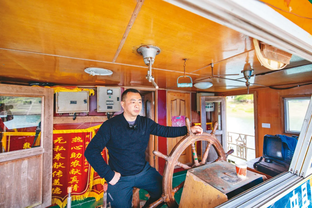 載菜載溫情 背簍輪渡啟新航