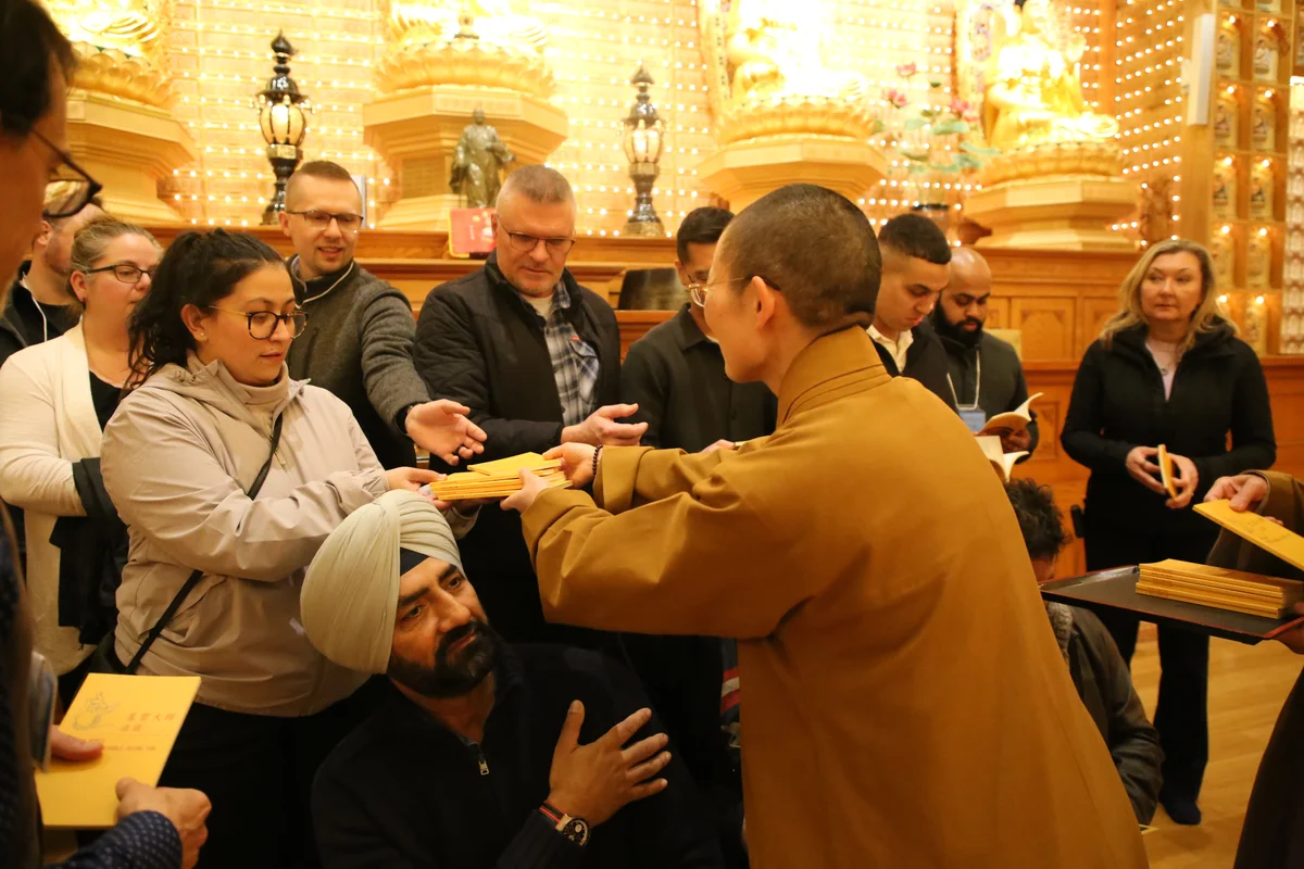 Ontario Police Delegation Visits Fo Guang Shan Temple of Toronto to Deepen Understanding of Buddhist Culture