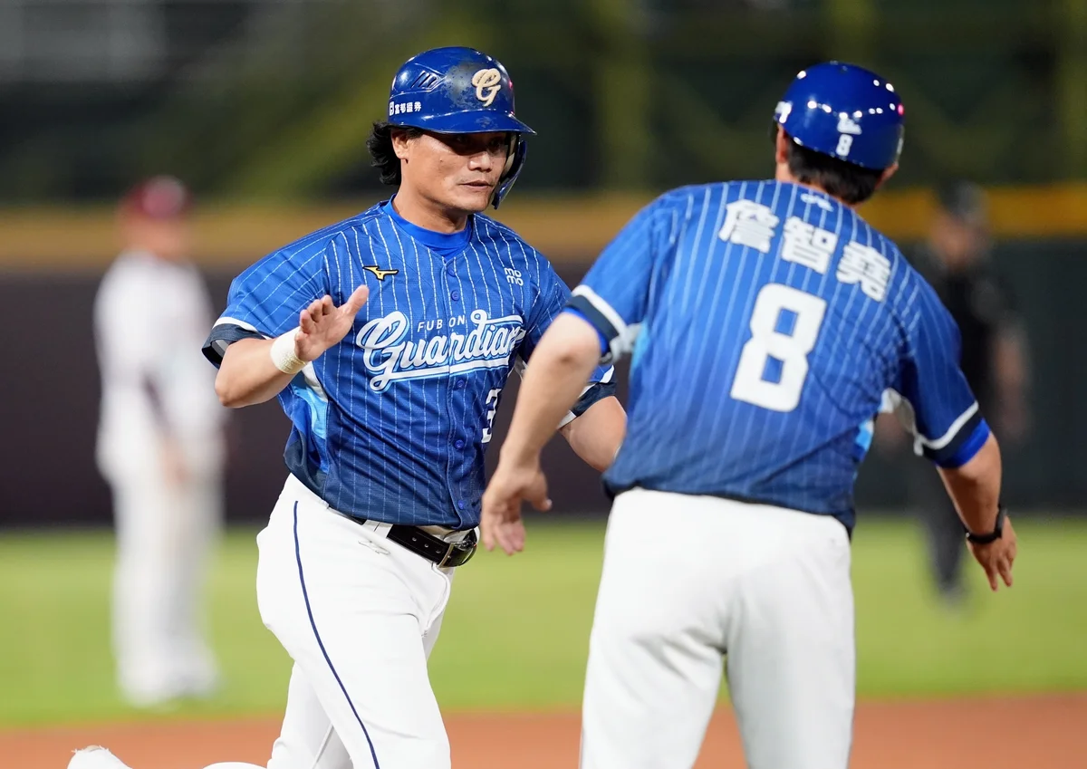 中職／王勝偉最年長代打開轟 猿小將劉家翔生涯首勝