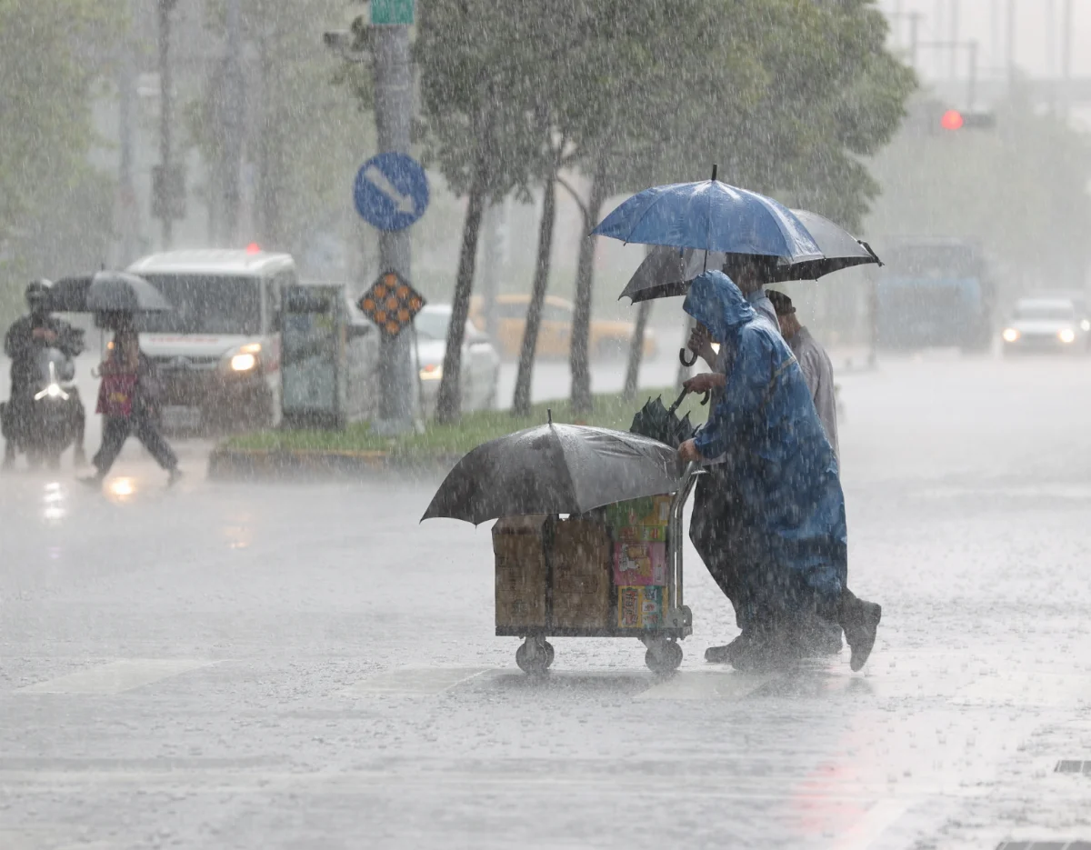 台中機場因雷雨一度暫停地面服務 暫無航班受影響