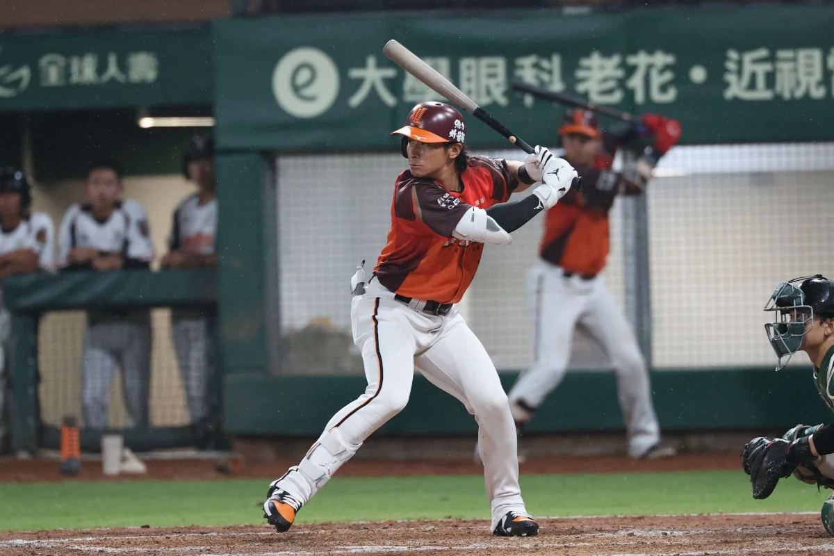 中職／陳傑憲歸隊敲安又跑回追平分 獅「南人祭」2勝占上風