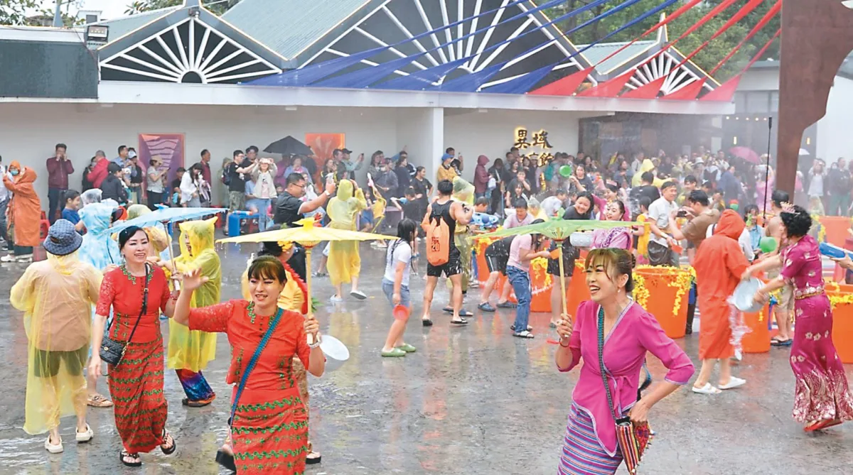 桃園龍岡米干節 潑水祈福