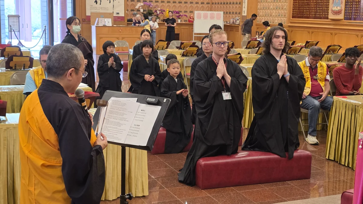 Xiangyun Temple Welcomes Eight New Refuge-Takers, Including Children Entering the Buddhist Path