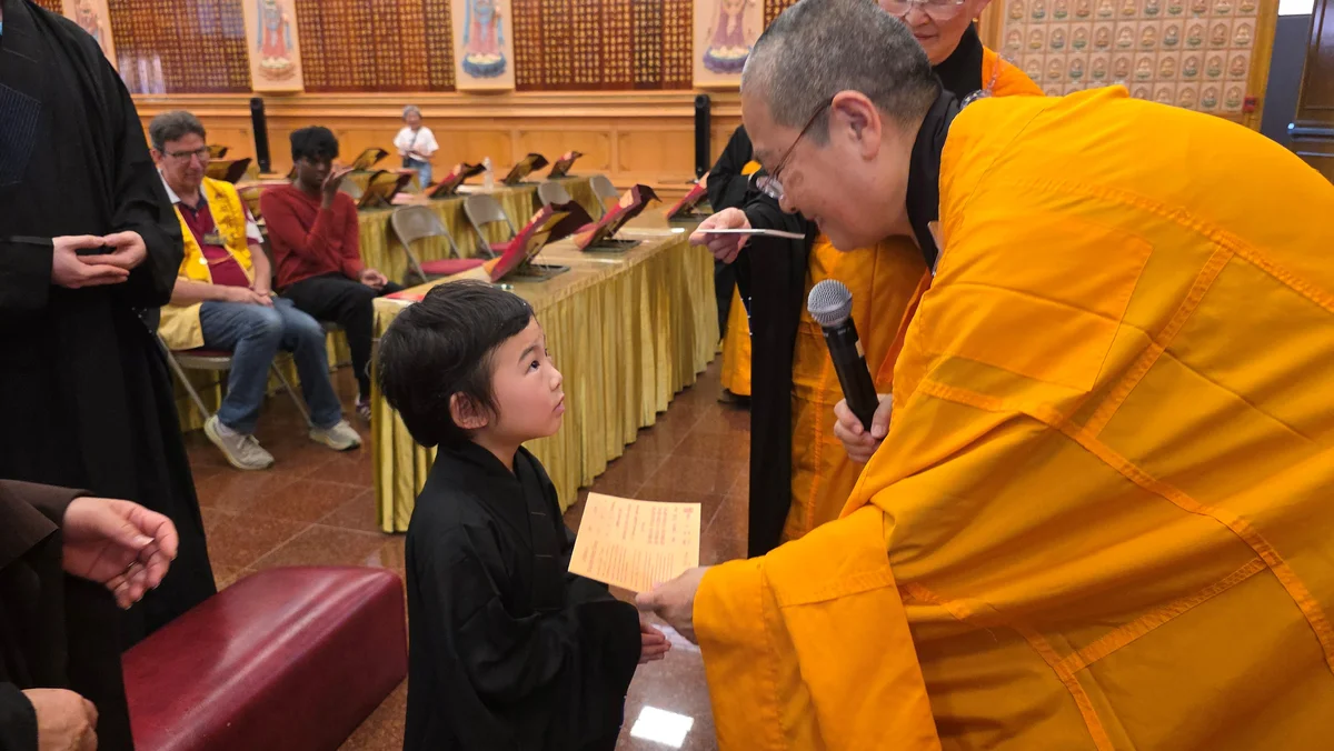 Xiangyun Temple Welcomes Eight New Refuge-Takers, Including Children Entering the Buddhist Path