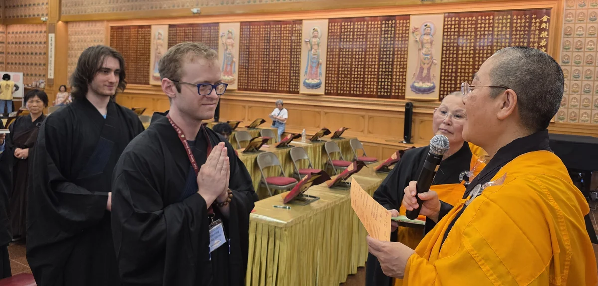 Xiangyun Temple Welcomes Eight New Refuge-Takers, Including Children Entering the Buddhist Path