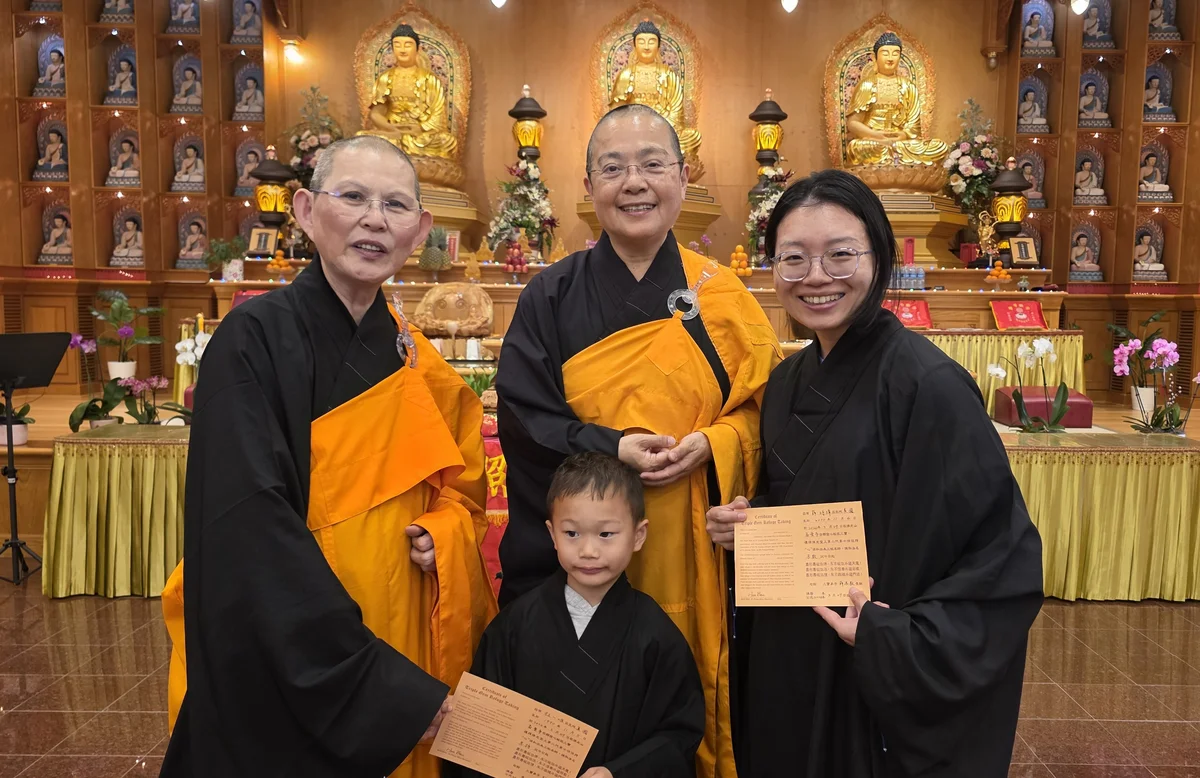 Xiangyun Temple Welcomes Eight New Refuge-Takers, Including Children Entering the Buddhist Path