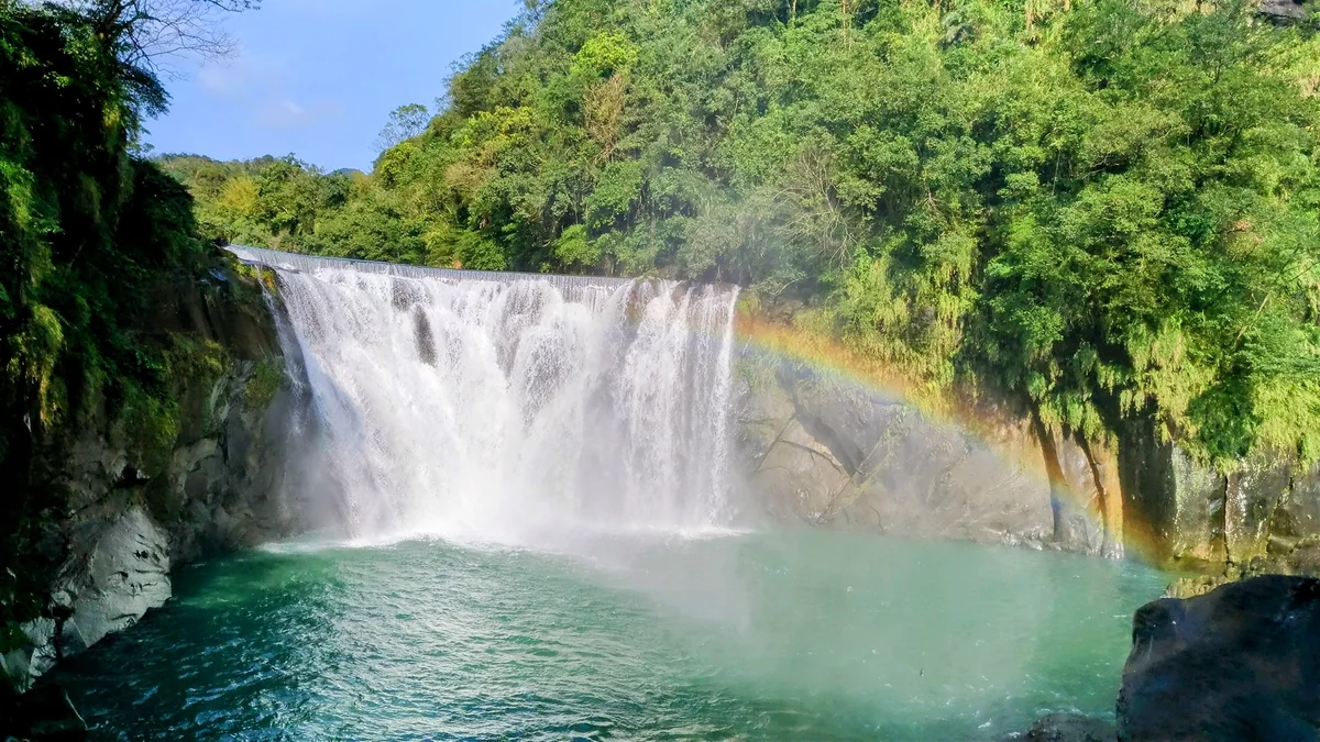 新北推平溪線山城夏日遊 十分瀑布延長開園時間 