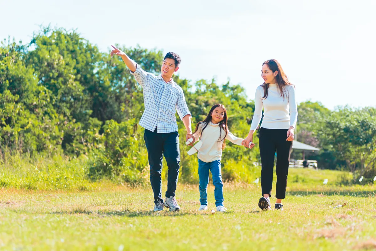輕鬆走路有益健康 行前宜熱身先喝水