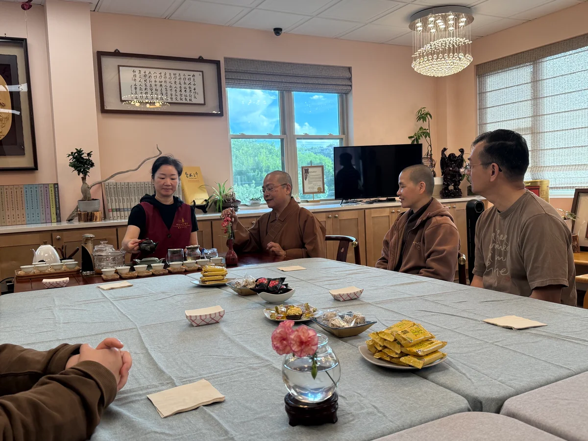 Vietnamese Monastics and Lay Followers Visit Xiangyun Temple in Austin to Exchange Insights on Localizing Buddhist Communities